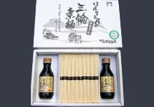 【無添加つゆ2本付で便利!】手延べ三輪そうめん K−素麺つゆセット紙箱