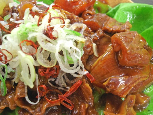 【越前のホルモン屋】やわらか牛すじ煮込み 300g | 日本全国各地のお取り寄せモール風土jp