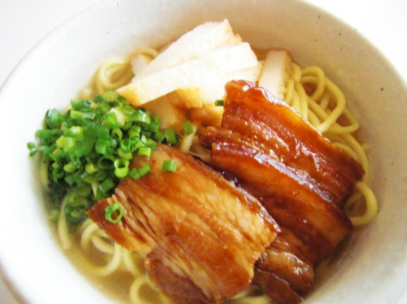 【送料無料】三枚肉そば4人前と軟骨ソーキ4人前よくばりセット(8人前) | 日本全国各地のお取り寄せモール風土jp