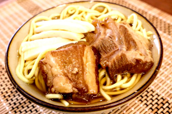 【送料無料】三枚肉そば4人前と軟骨ソーキ4人前よくばりセット(8人前) | 日本全国各地のお取り寄せモール風土jp