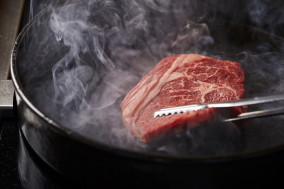 ニュージーランド産牧草牛リブロースステーキ | 日本全国各地のお取り寄せモール風土jp