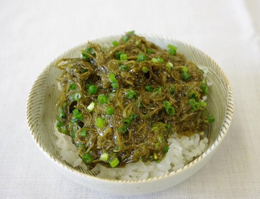 ねばる昆布 たれ付き 104g 画像 | 日本全国各地のお取り寄せモール風土jp