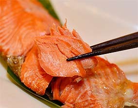 沖流し紅鮭1尾【姿のまま】(2.5kg前後) | 日本全国各地のお取り寄せモール風土jp